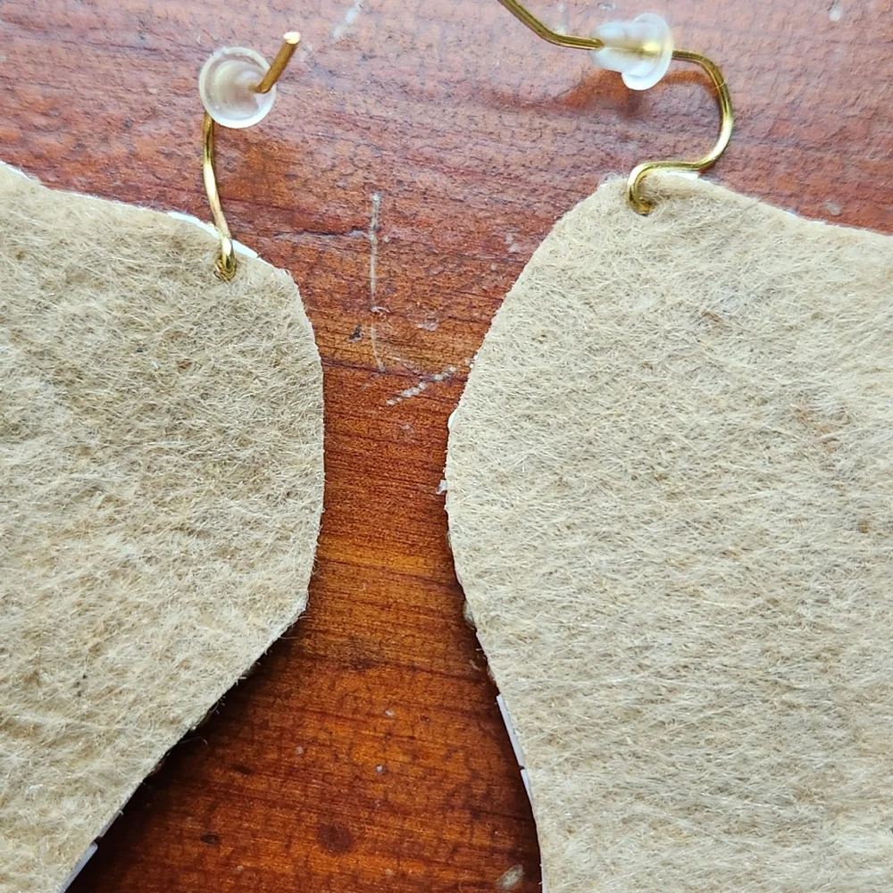 Sold!! Creamy White Angel Wings Pierced Earrings - Picture 9 of 15